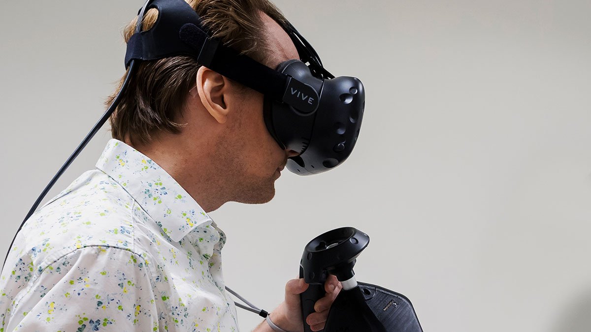 Forskaren med virtual reality-glasögon