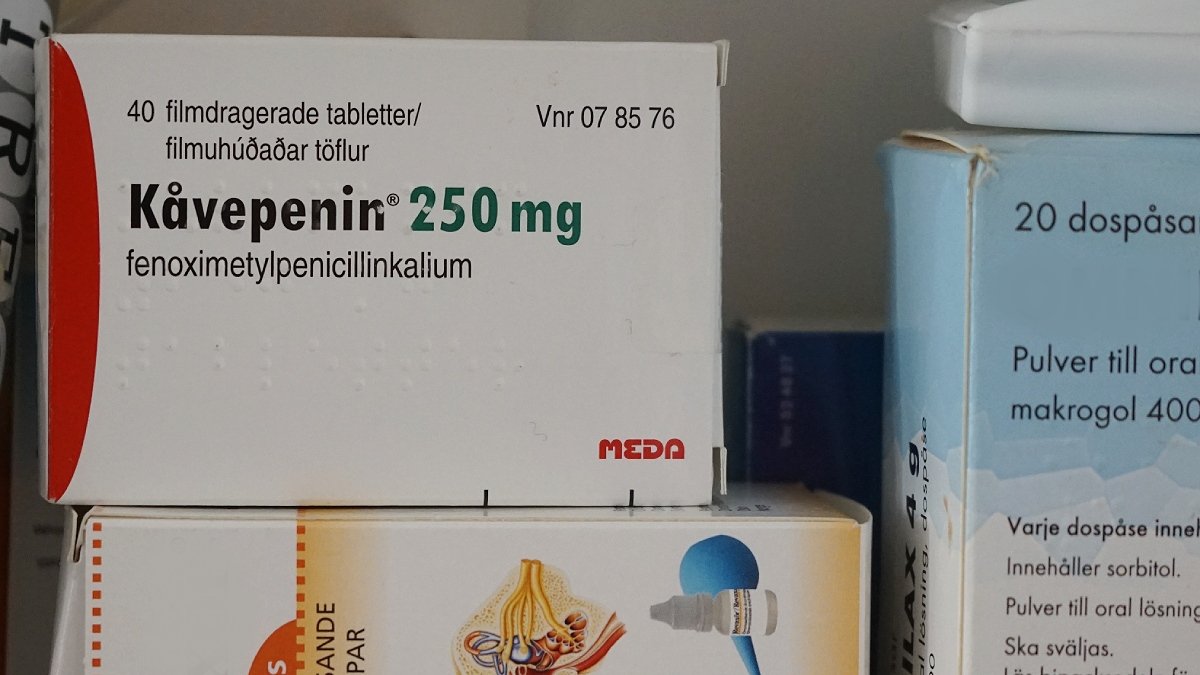 Mediciner i medicinskåp, ask med Kåvepenin.